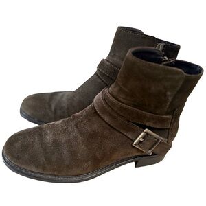 Women’s Aquatalia ankle bootie in brown suede size 7.5